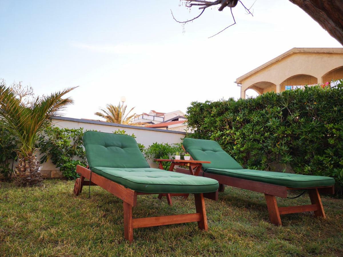 Holiday House Tara Villa Vir Exterior photo
